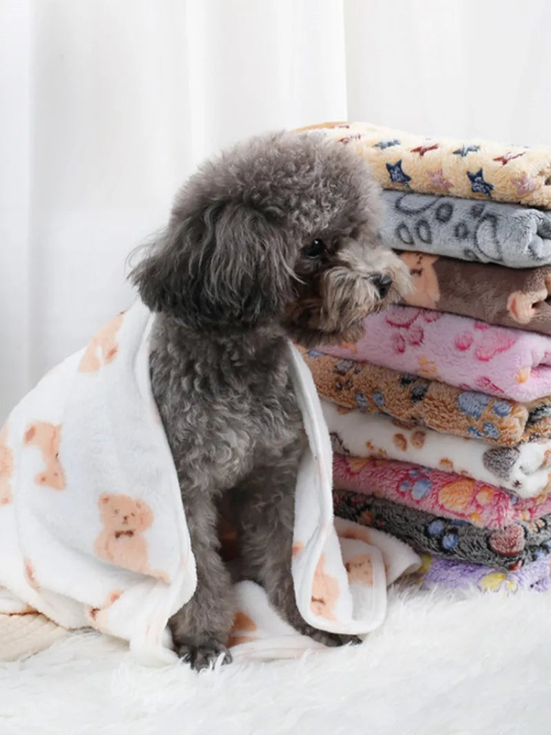 Daisy Soft Fluffy Pet Blanket – Warm Coral Fleece Paw Print Mat