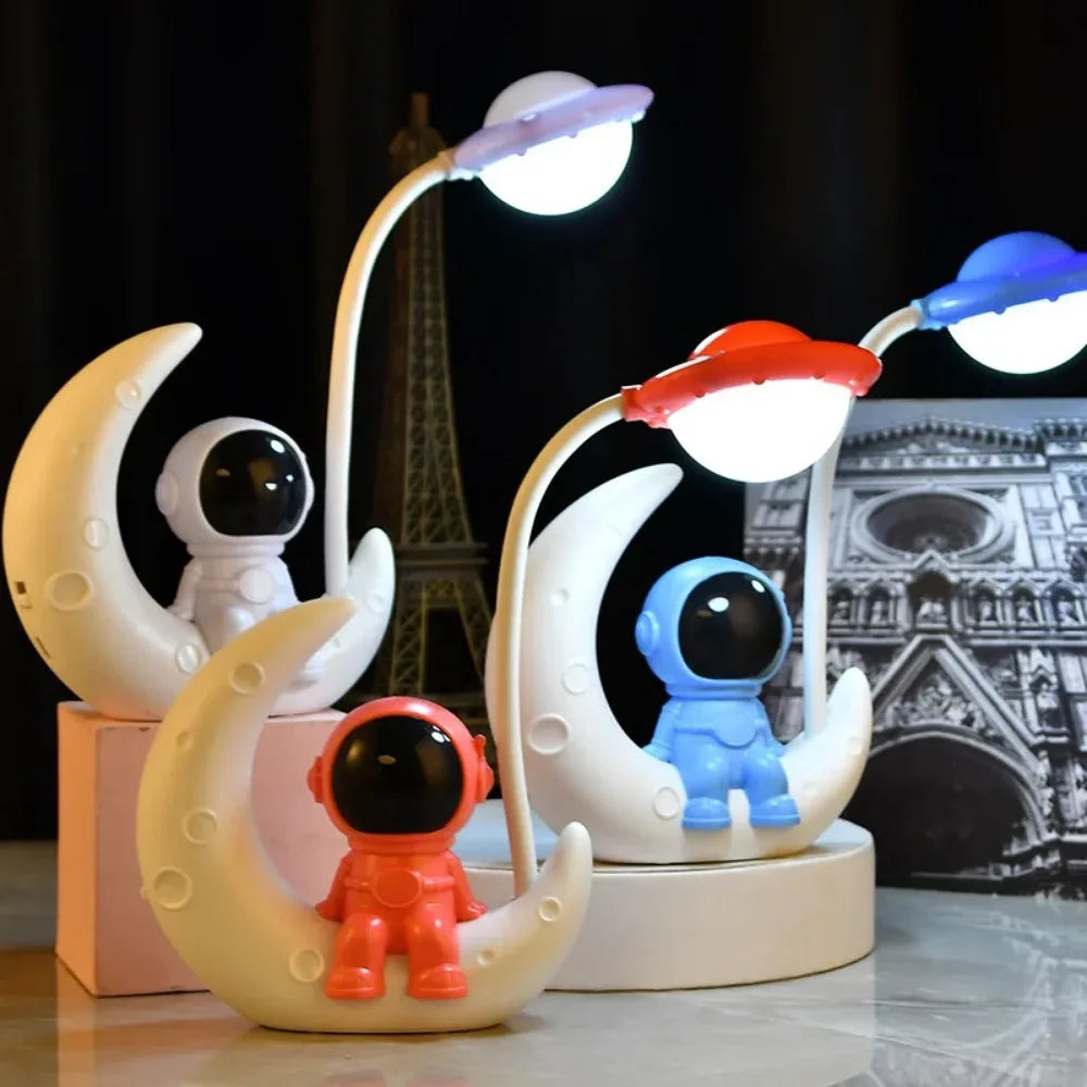 Creative Moon Astronaut Nightlight - LED Desk Lamp for Bedroom Decor