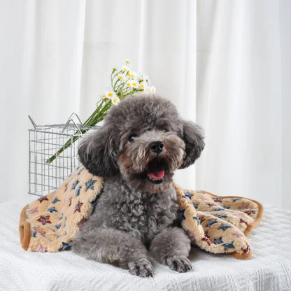Daisy Soft Fluffy Pet Blanket – Warm Coral Fleece Paw Print Mat