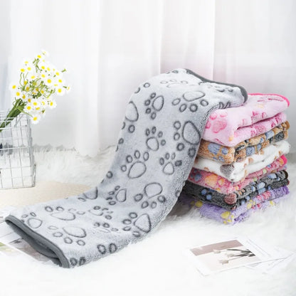 Daisy Soft Fluffy Pet Blanket – Warm Coral Fleece Paw Print Mat