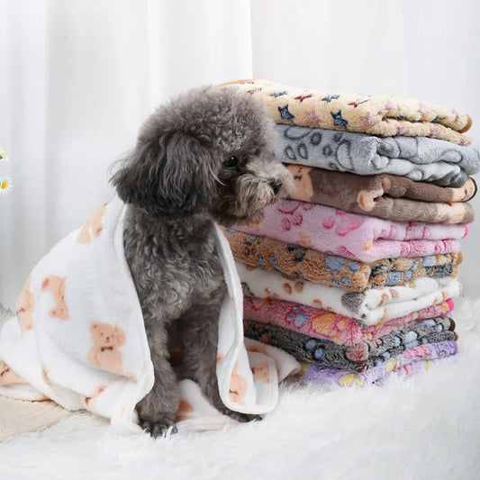 🐶 Daisy Soft Fluffy Pet Blanket – Warm Coral Fleece Paw Print Mat