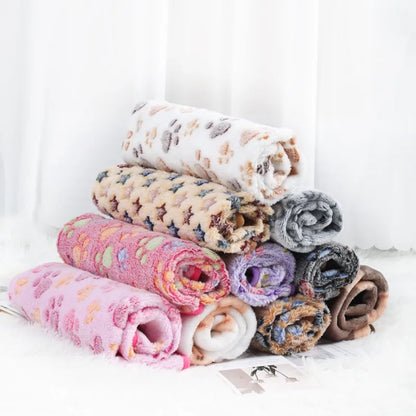 Daisy Soft Fluffy Pet Blanket – Warm Coral Fleece Paw Print Mat