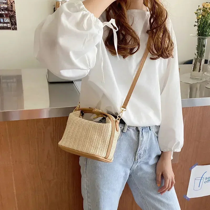 Summer Small Straw Handbag Trendy Shoulder Bag Woven Bucket Crossbody Bag Casual Seaside Beach Bag Gilrs Handle Tote