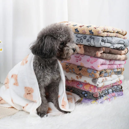 Daisy Soft Fluffy Pet Blanket – Warm Coral Fleece Paw Print Mat